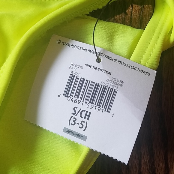 Swimsuit 🐩 - Picture 2 of 3